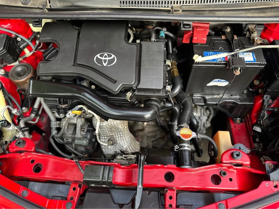 Toyota Vitz 2015 photo 2