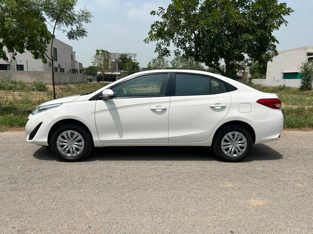 Toyota Yaris 2023 photo 2