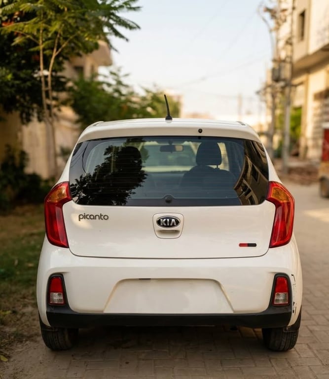KIA Picanto 2023 photo 2