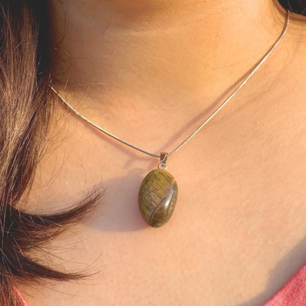 Natural Tigers Eye Pendant with 925 Silver Chain