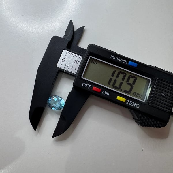 Natural Sky Blue Topaz Stone Oval 3.85 Carats 5.2x8.9x10.9mm