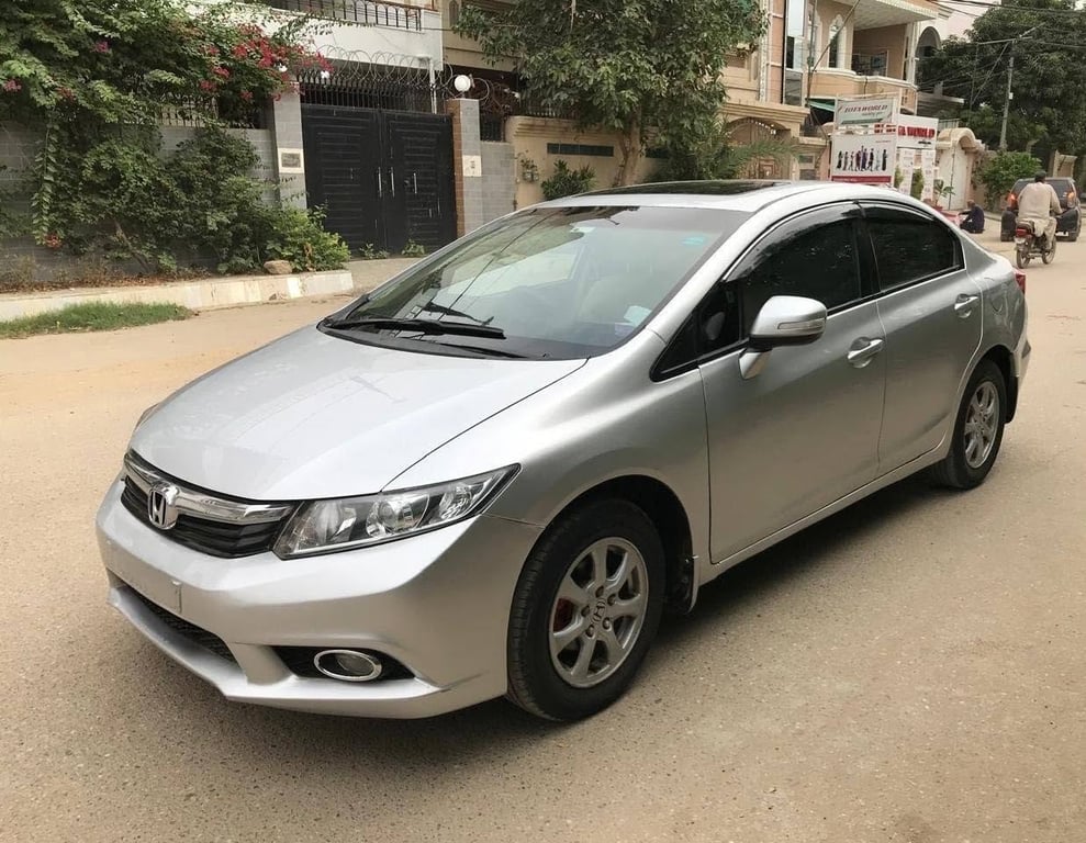 Honda Civic 2013 photo 2