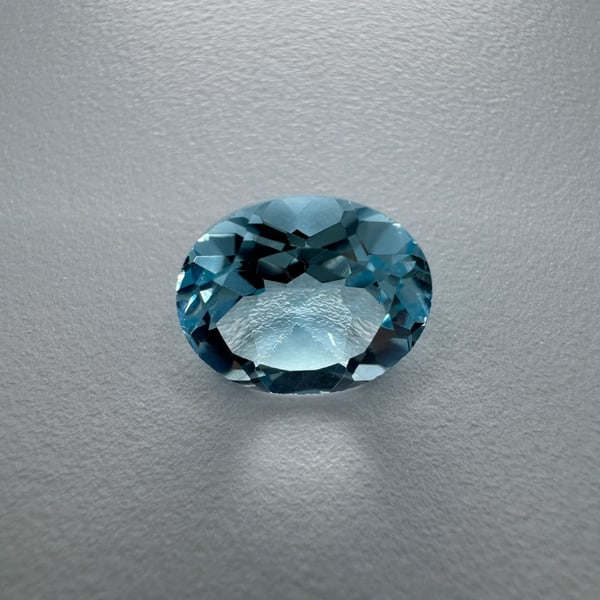 Natural Sky Blue Topaz Stone 4.30 Carats 5.9x9.0mm Shape Oval