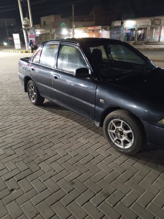 Mitsubishi Lancer 1995 photo 3