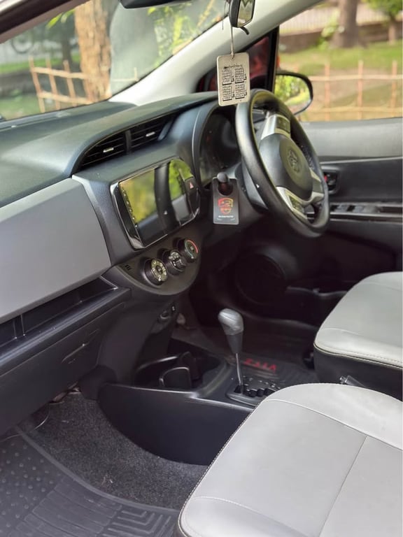 Toyota Vitz 2015 photo 4