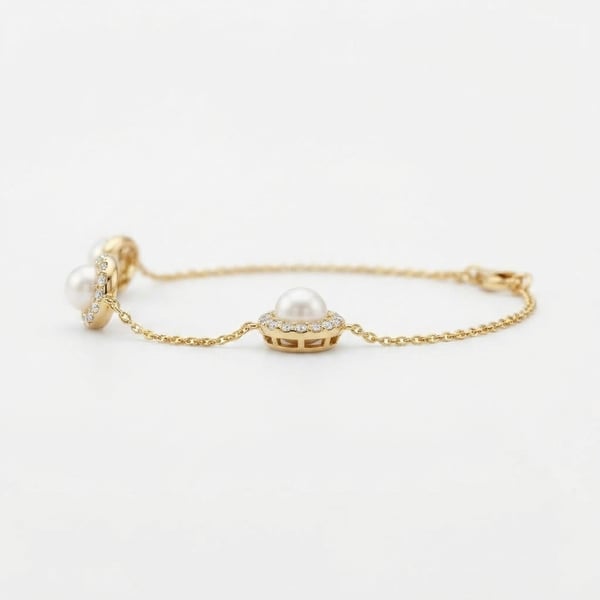 Side view — Kinana 18K Gold Pearl Pavé Halo Anklet