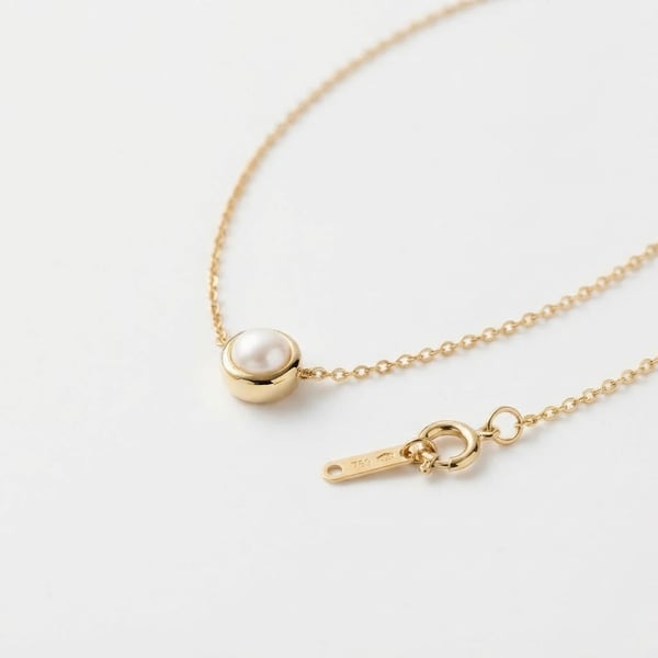 Three-quarter view — Layla 18K Gold Floating Pearl Necklace