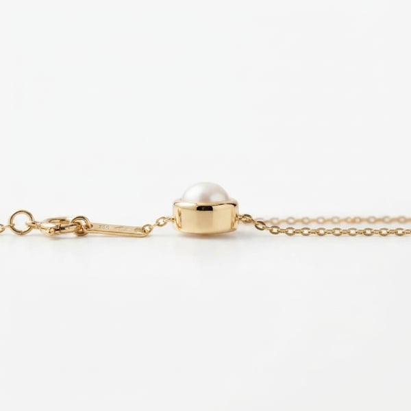 Side view — Layla 18K Gold Floating Pearl Necklace
