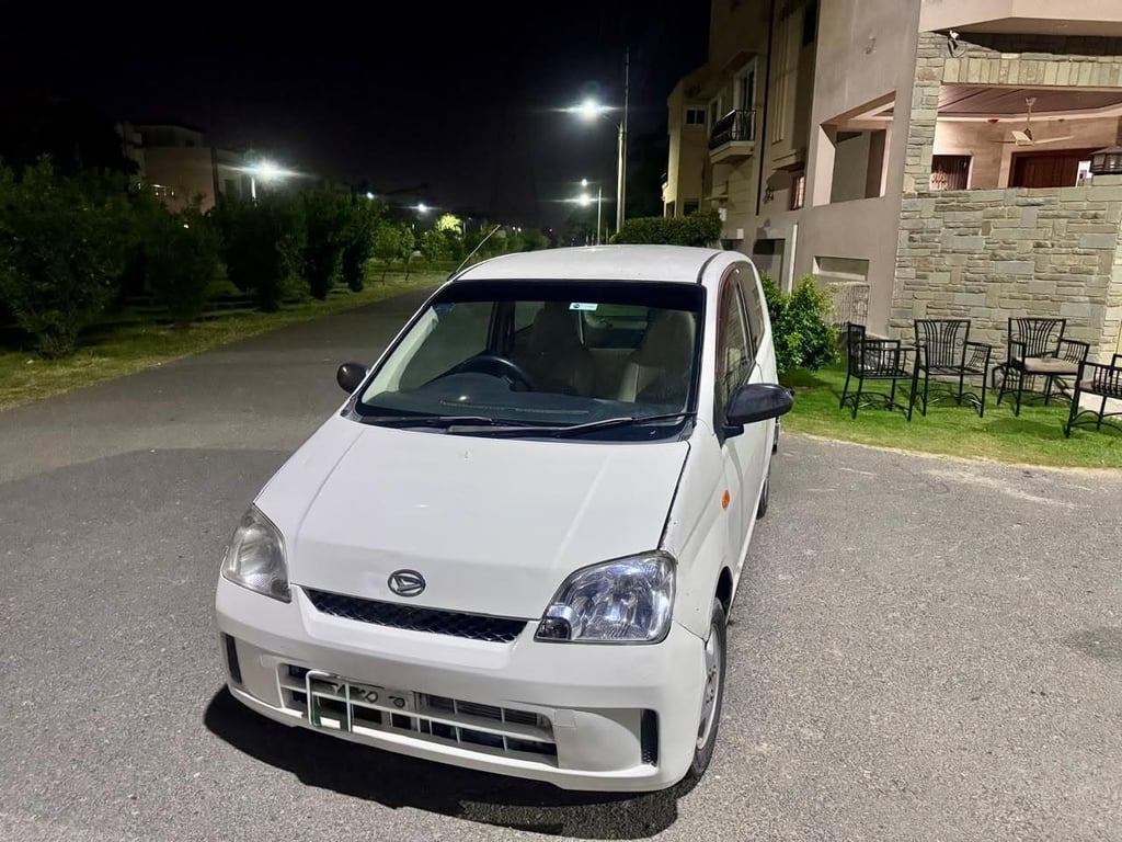 Daihatsu Mira 2011