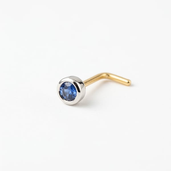 Latefa 18K Gold Sapphire Nose Pin