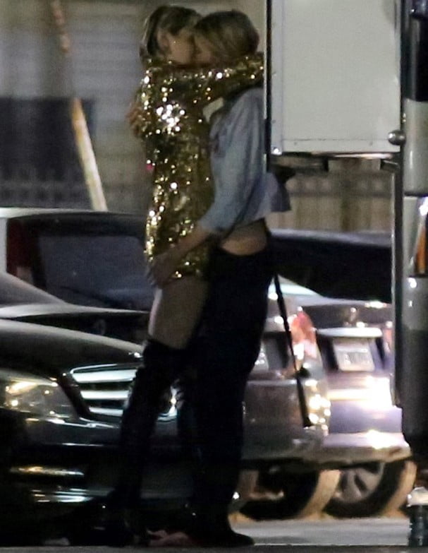 MIley Cyrus e Stella Maxwell