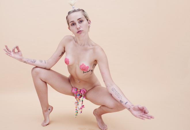 Miley-Cyrus-Naked-01