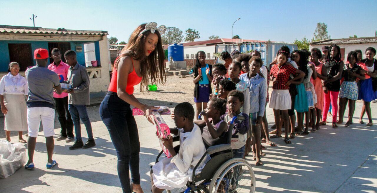 Yara Mosquito doa brinquedos