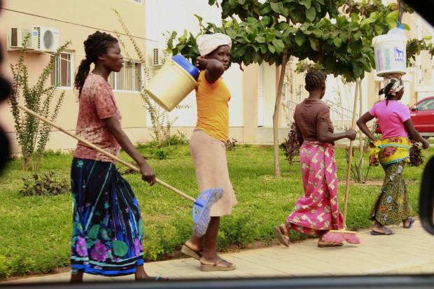 trabalhadores domésticos angola