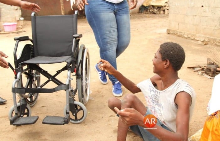 Após 31 anos de luta, Dona Luzia ganha uma cadeira de rodas