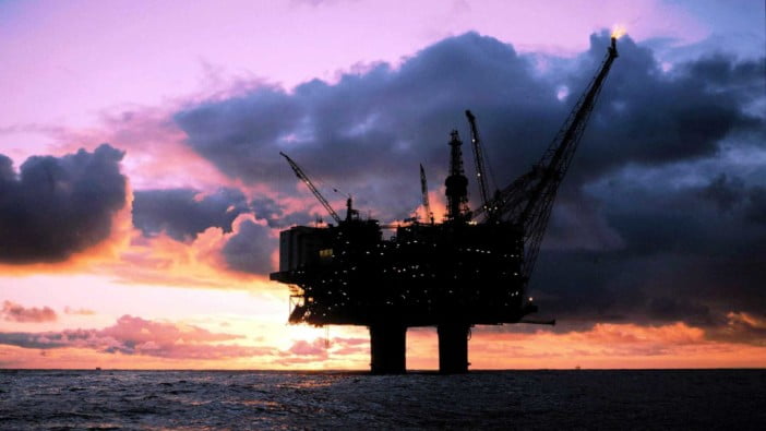 Barril de petróleo Brent desce 0,30% para 71,61 dólares