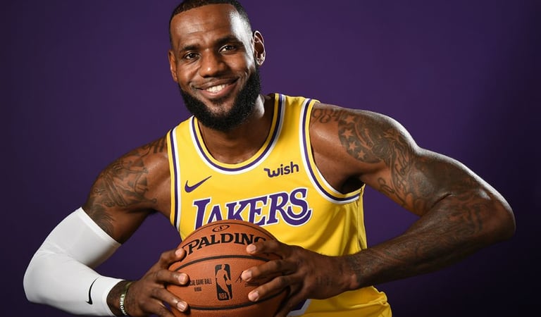 LeBron James pode realizar sonho de jogar com o filho caso renovar com os Lakers