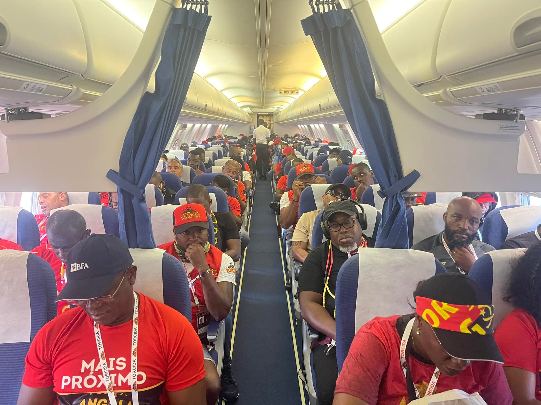 Claque Angolana Chega A Abidjan Para Apoiar A Selec o Nacional 