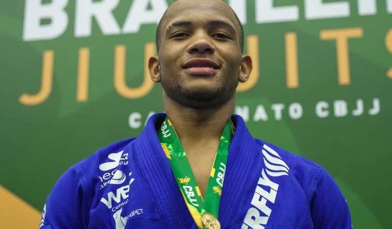 Atleta angolano Erick Rodrigo vence medalha de ouro no campeonato de Jiu-jitsu que decorre no Brasil