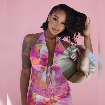  Yasmine dá as boas-vindas a segunda filha