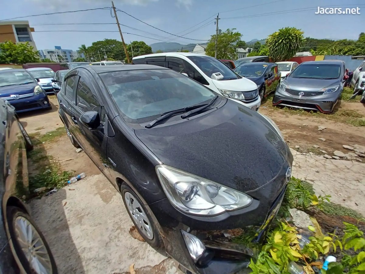 2015 TOYOTA Aqua