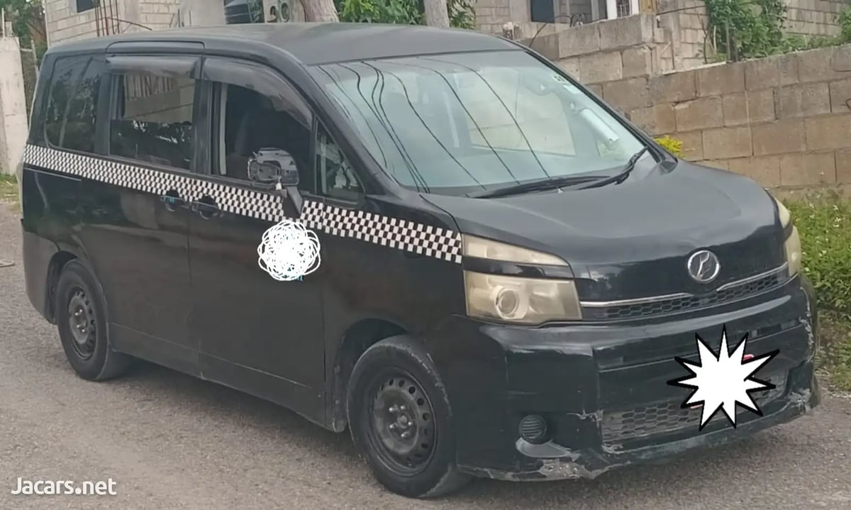 2013 TOYOTA Voxy
