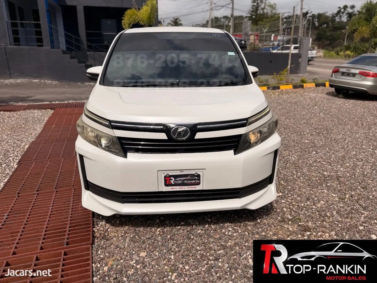 2016 TOYOTA Voxy