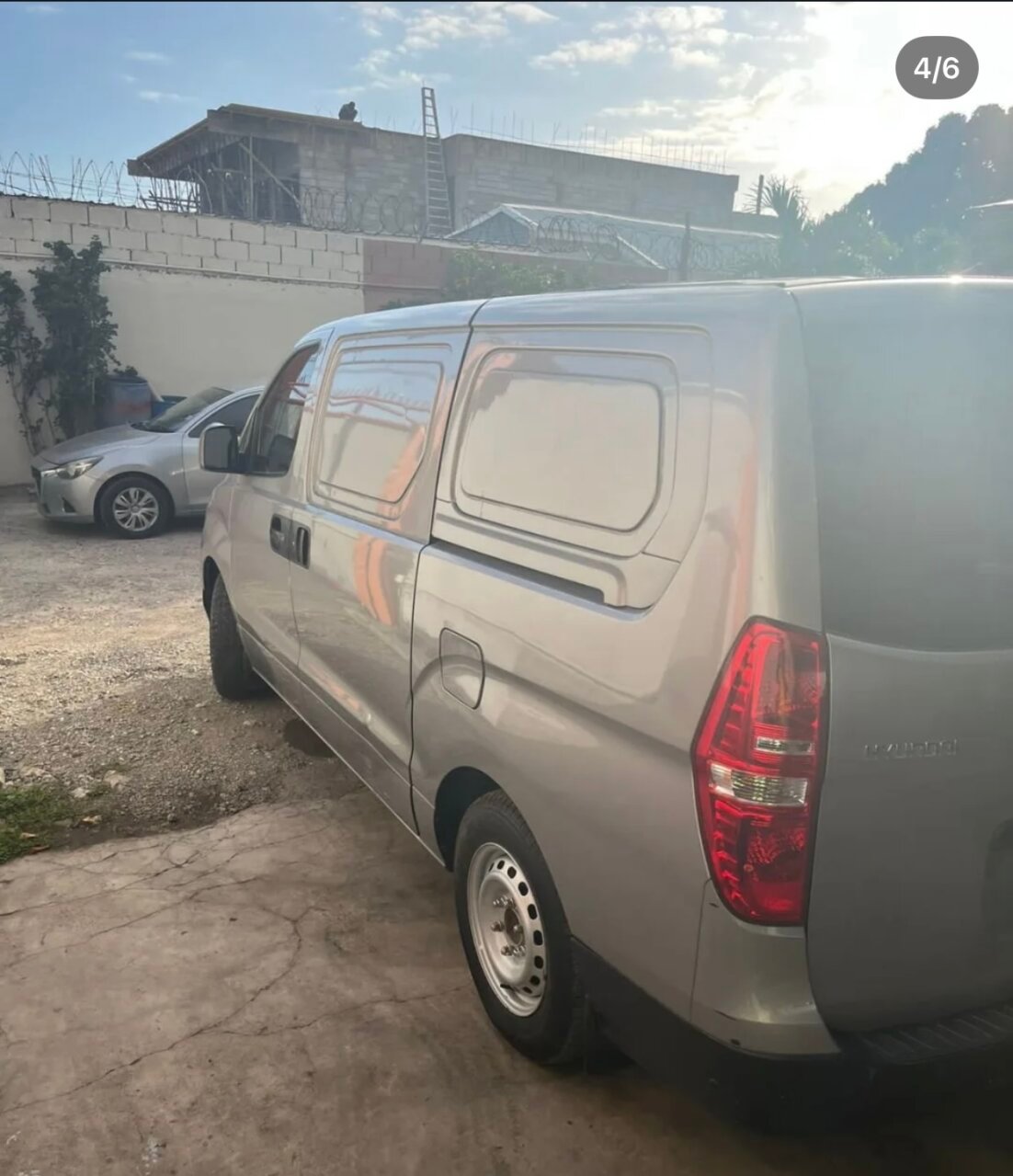2017 HYUNDAI H1