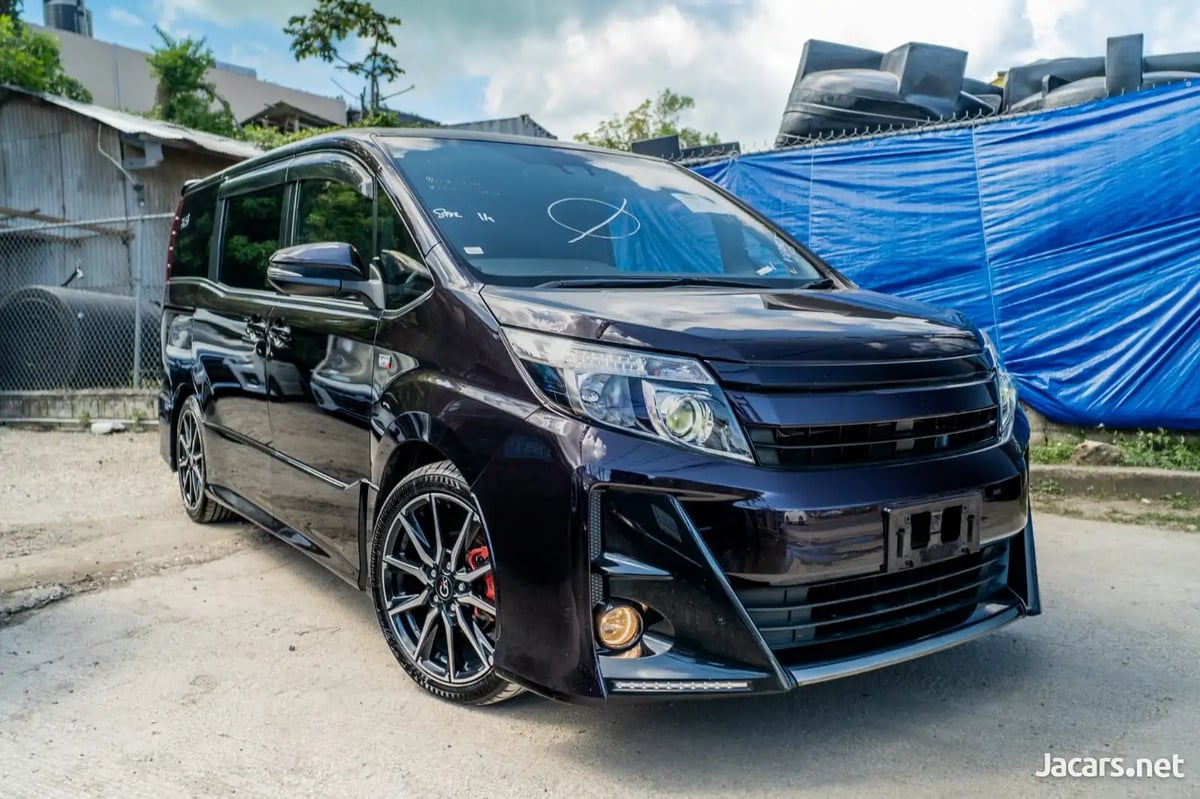 2016 TOYOTA Voxy