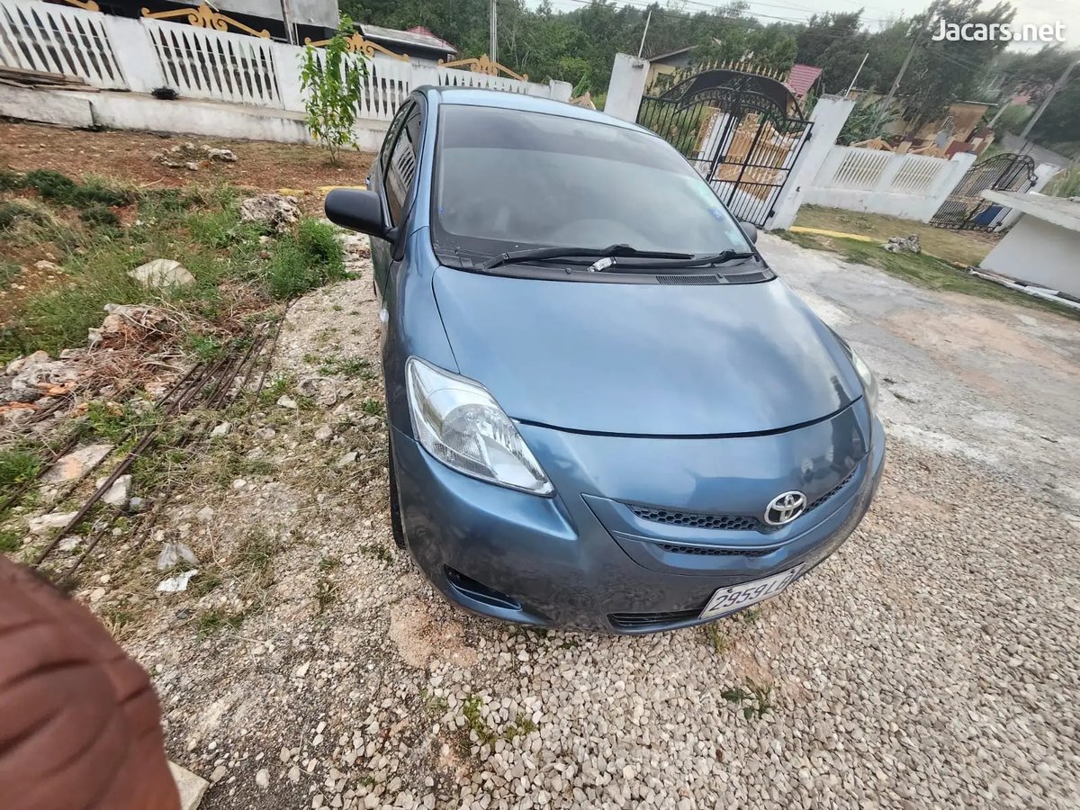 2010 TOYOTA Yaris