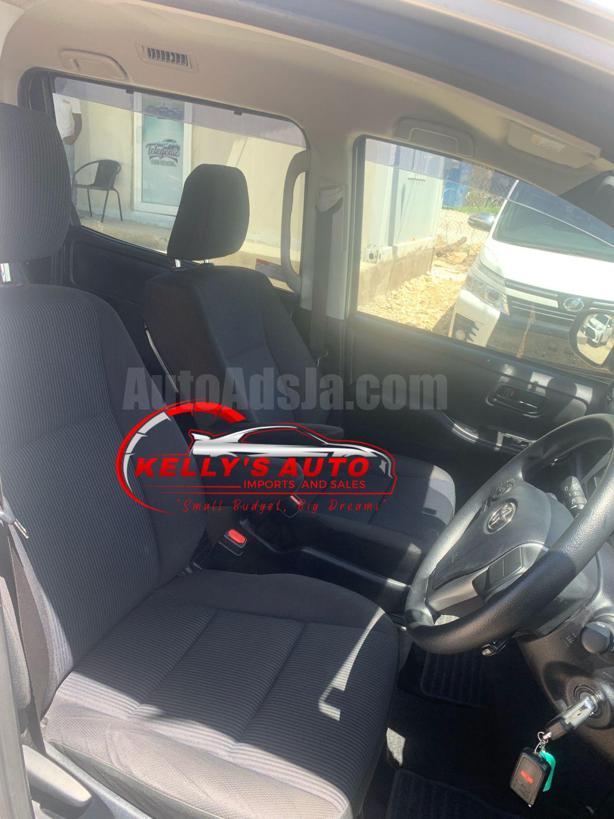 2019 TOYOTA NOAH