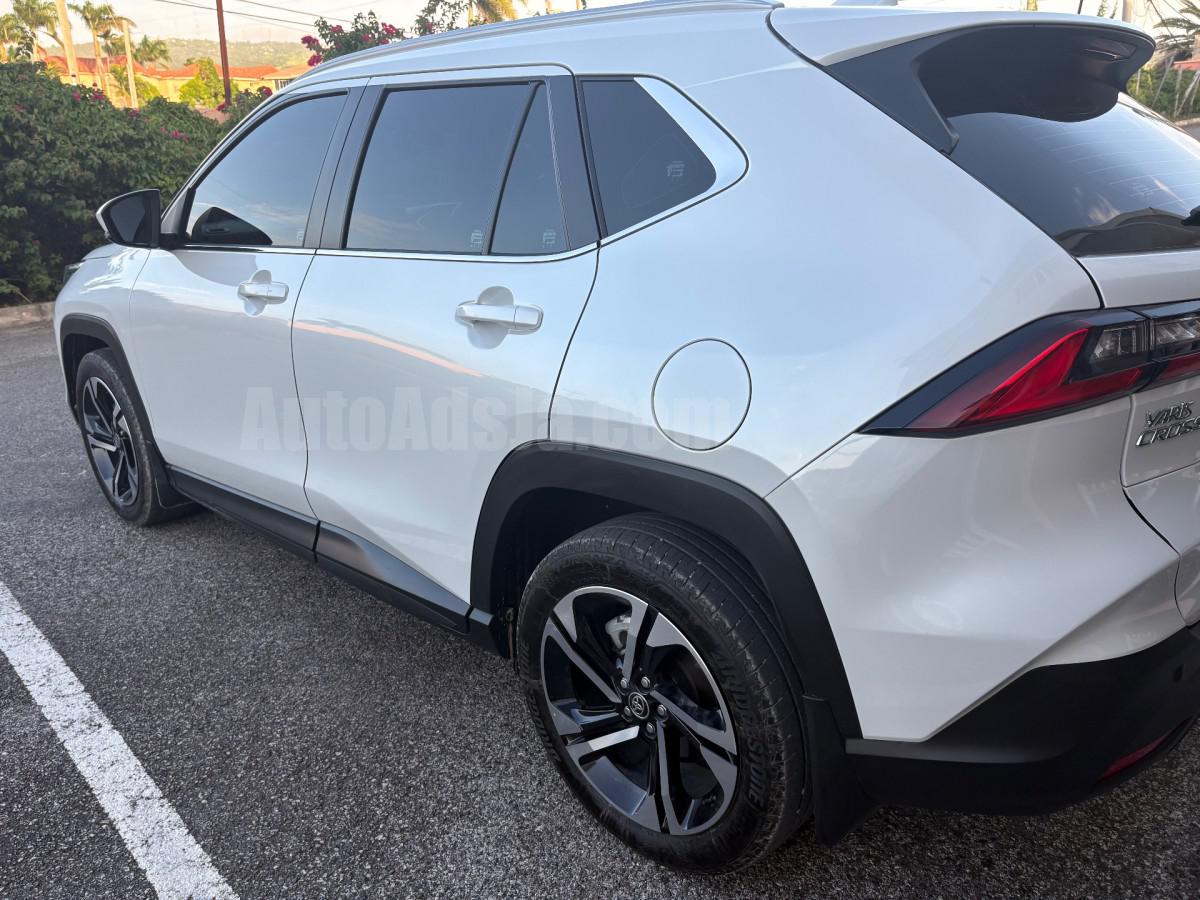 2025 TOYOTA YARIS CROSS