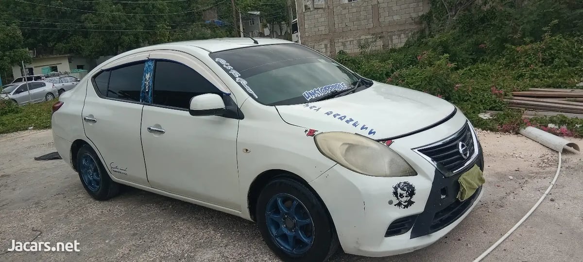 2013 NISSAN Latio
