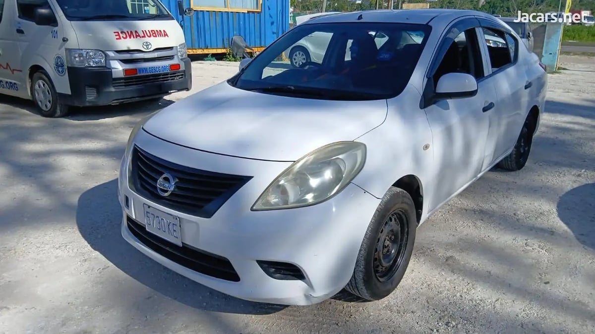 2013 NISSAN Latio