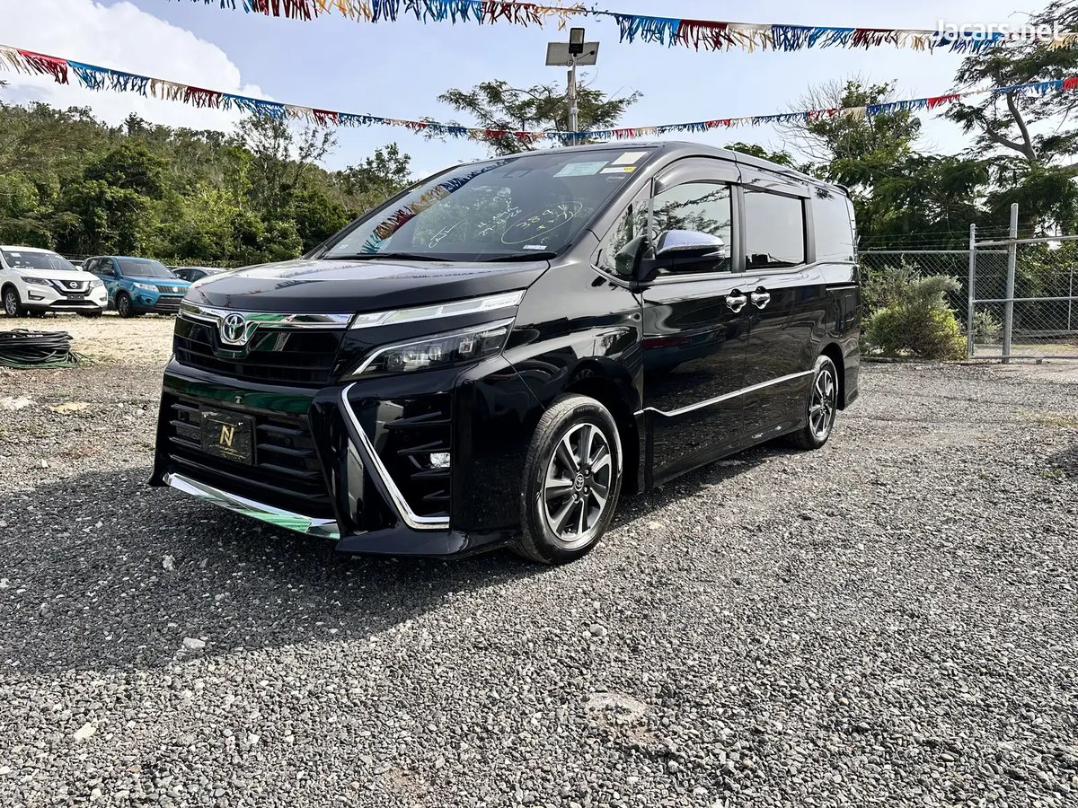 2021 TOYOTA Voxy
