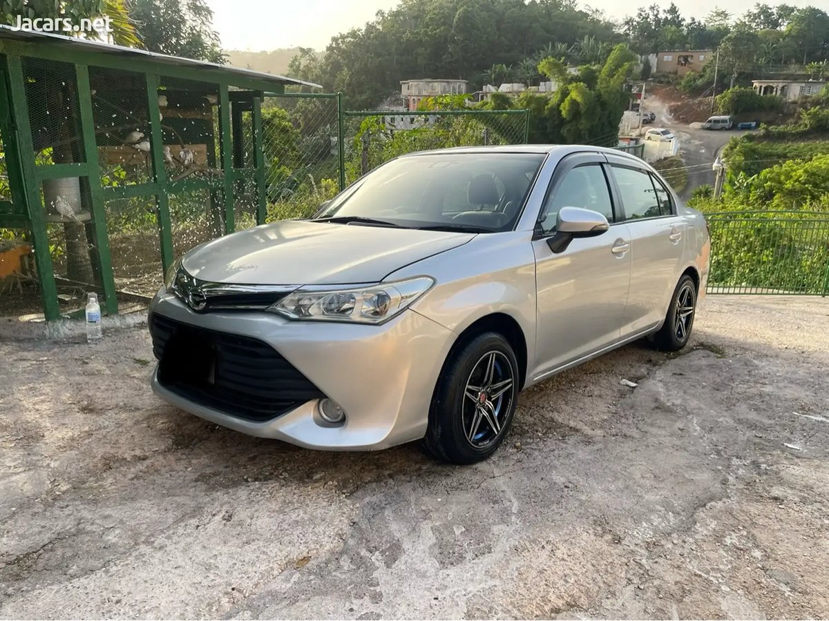 2017 TOYOTA Axio