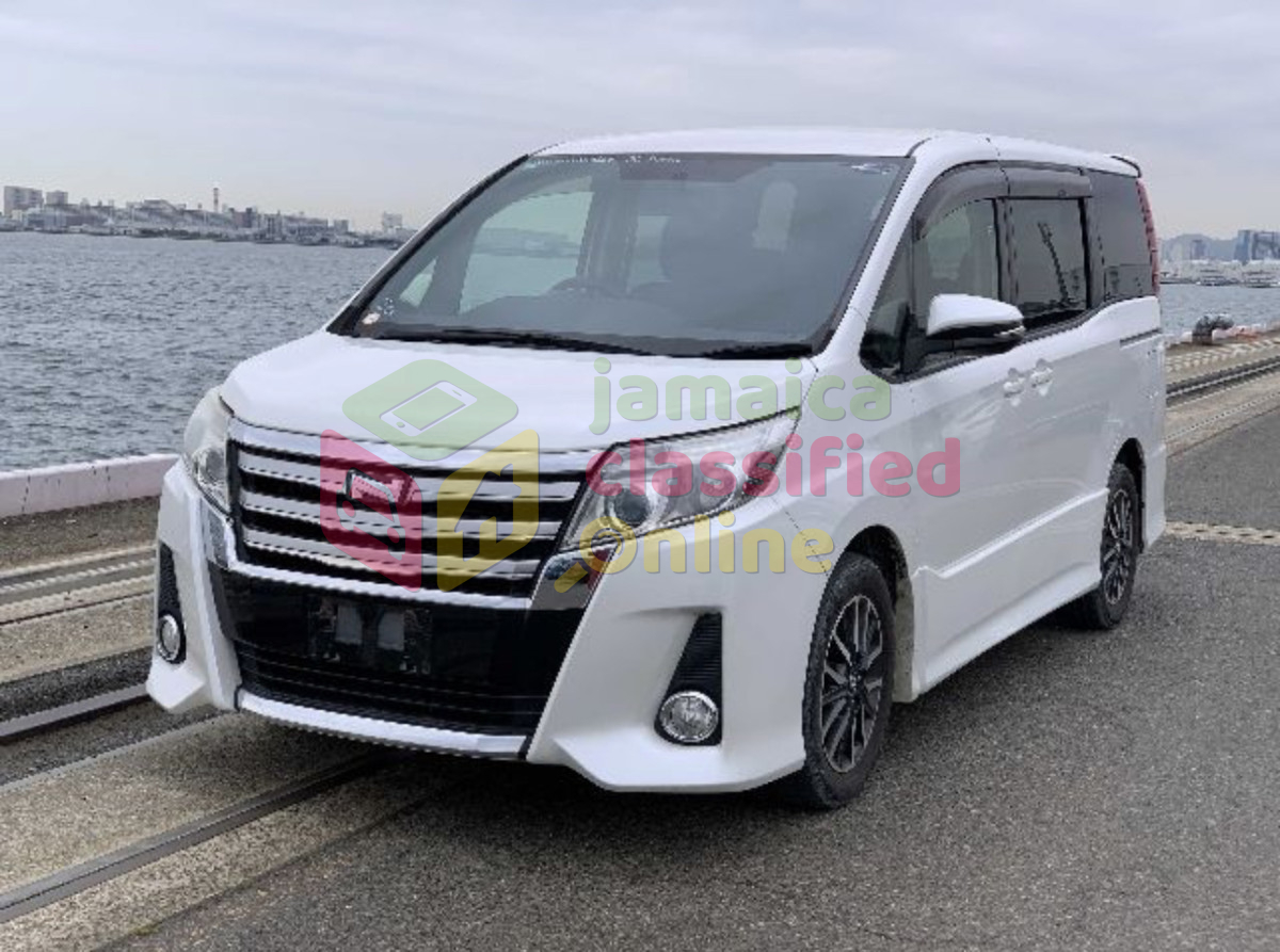 2015 TOYOTA Noah