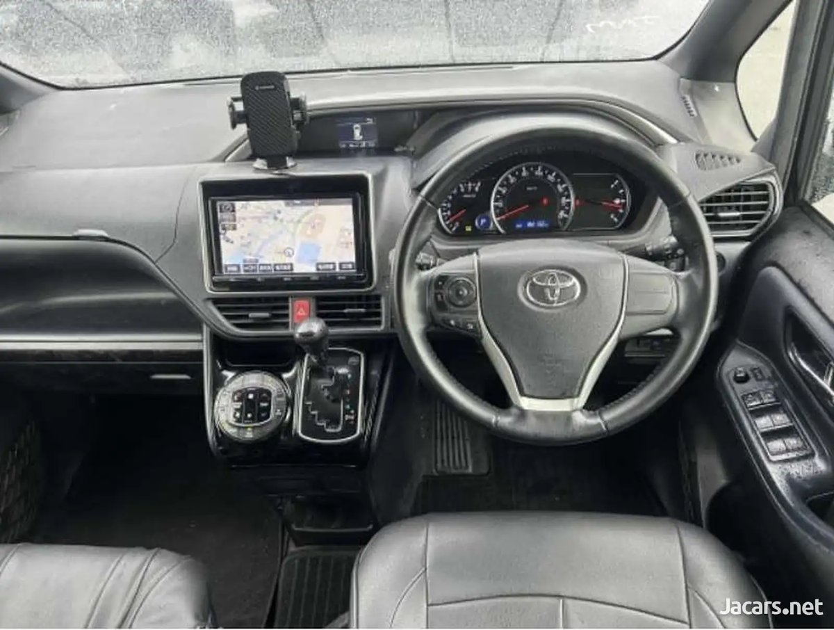 2016 TOYOTA Voxy