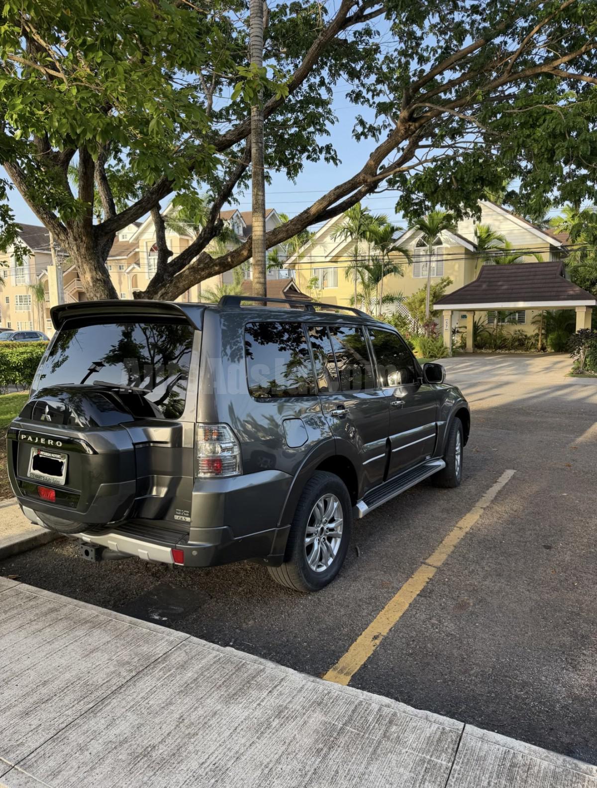2020 MITSUBISHI PAJERO