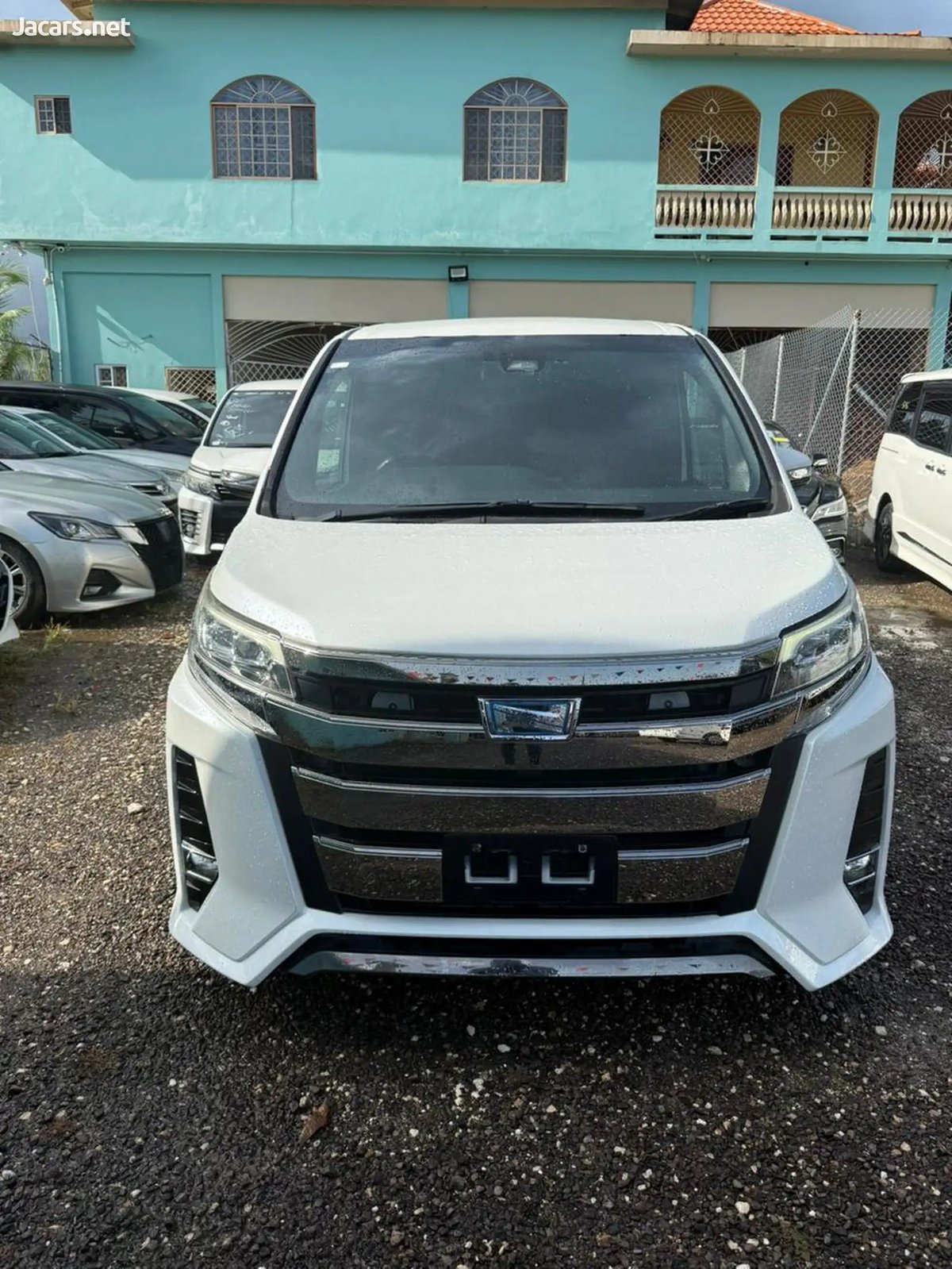 2017 TOYOTA Noah