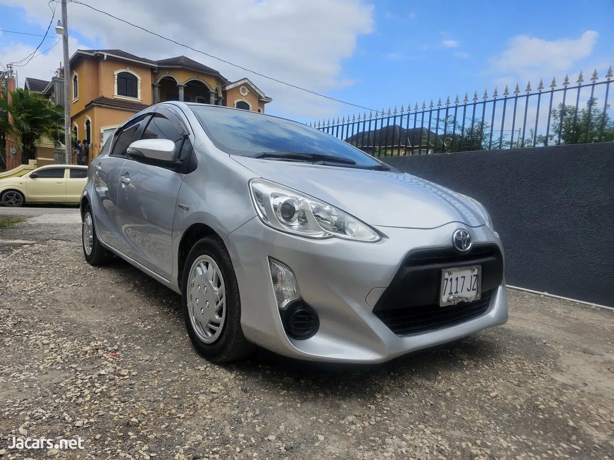 2016 TOYOTA Aqua