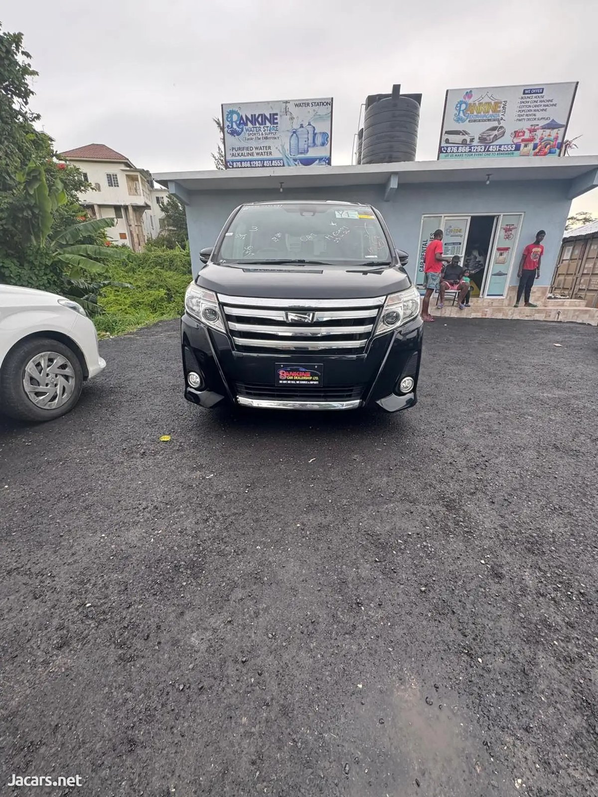 2017 TOYOTA Noah