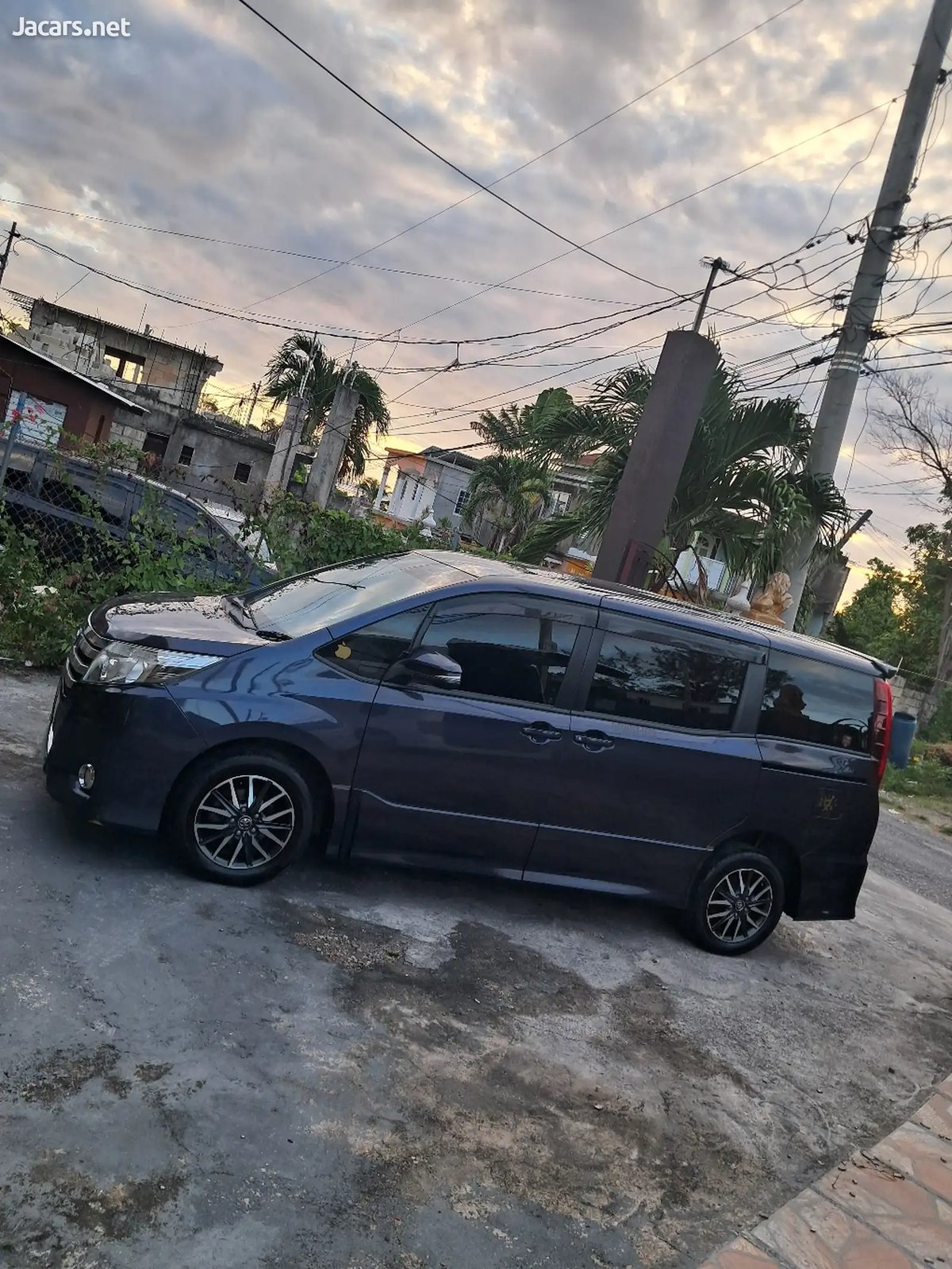 2014 TOYOTA Noah