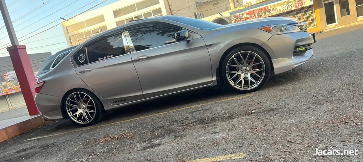 2017 HONDA Accord