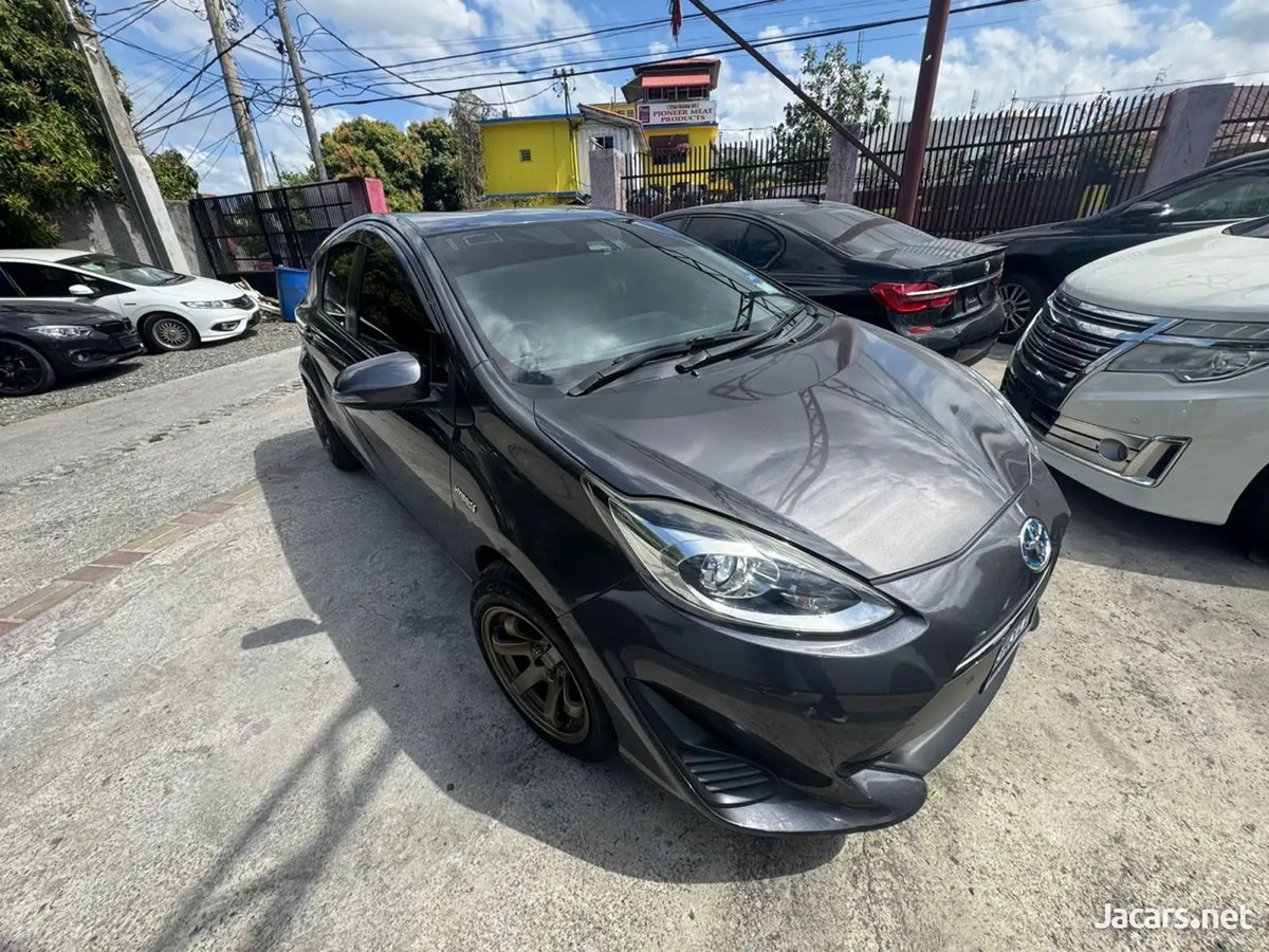 2018 TOYOTA Aqua