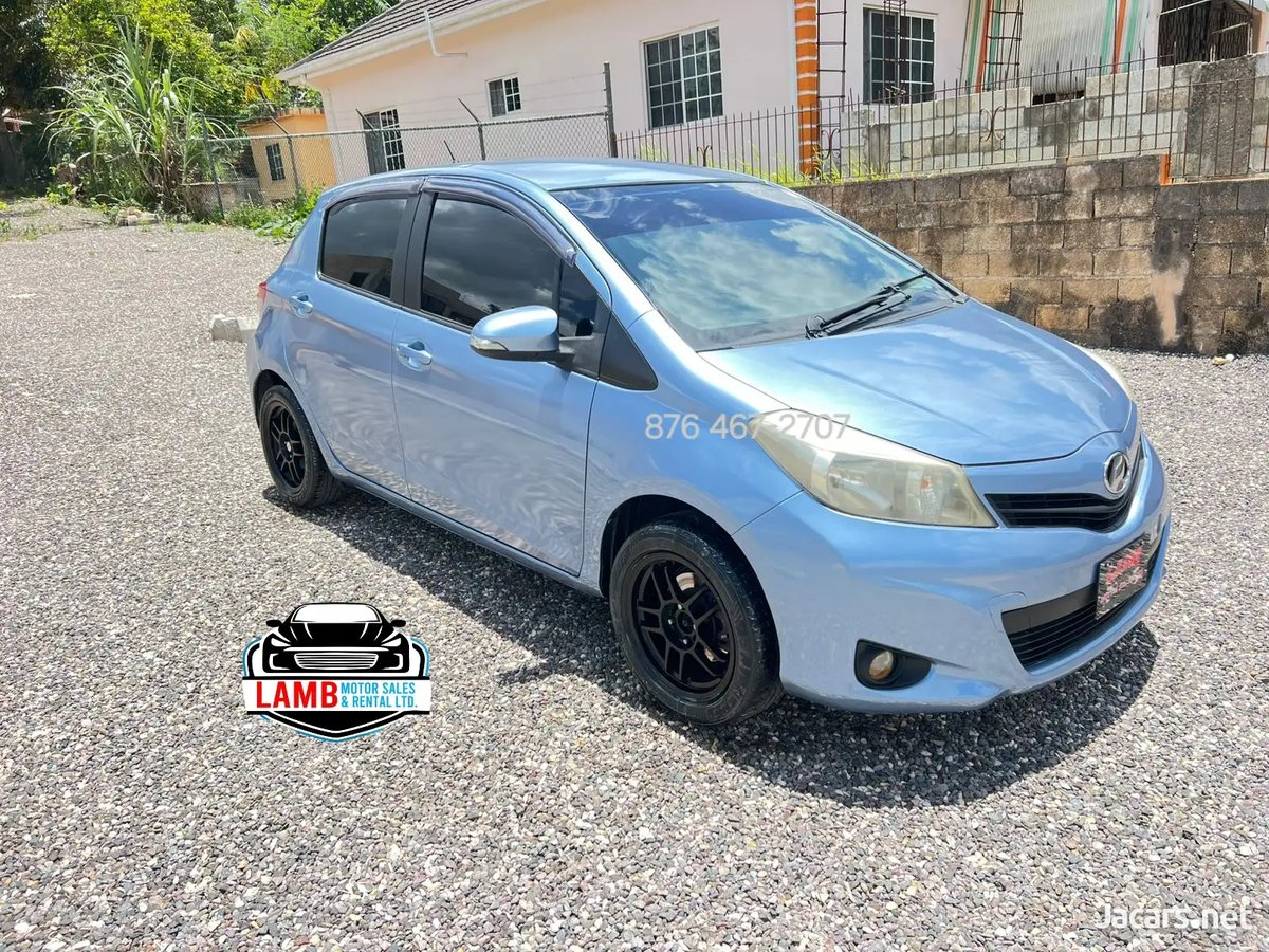 2013 TOYOTA Vitz