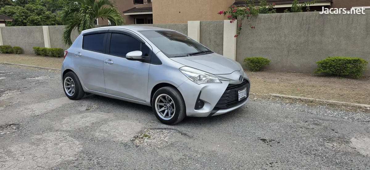 2017 TOYOTA Vitz