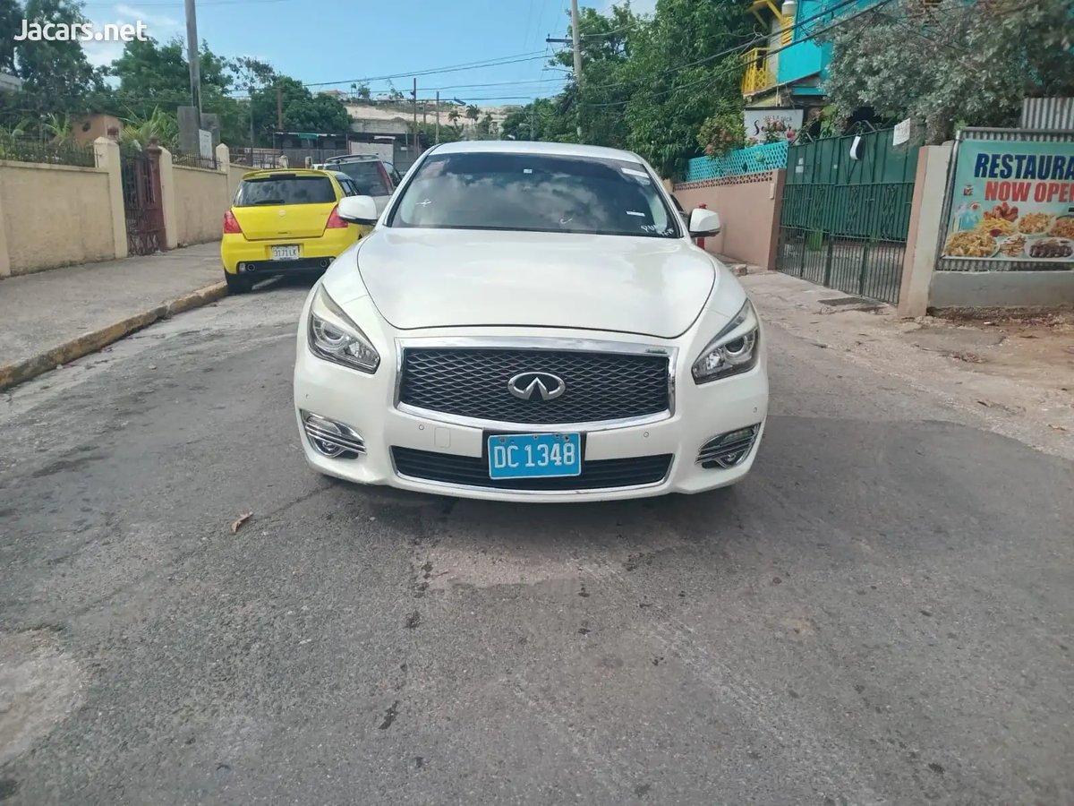 2015 NISSAN Fuga