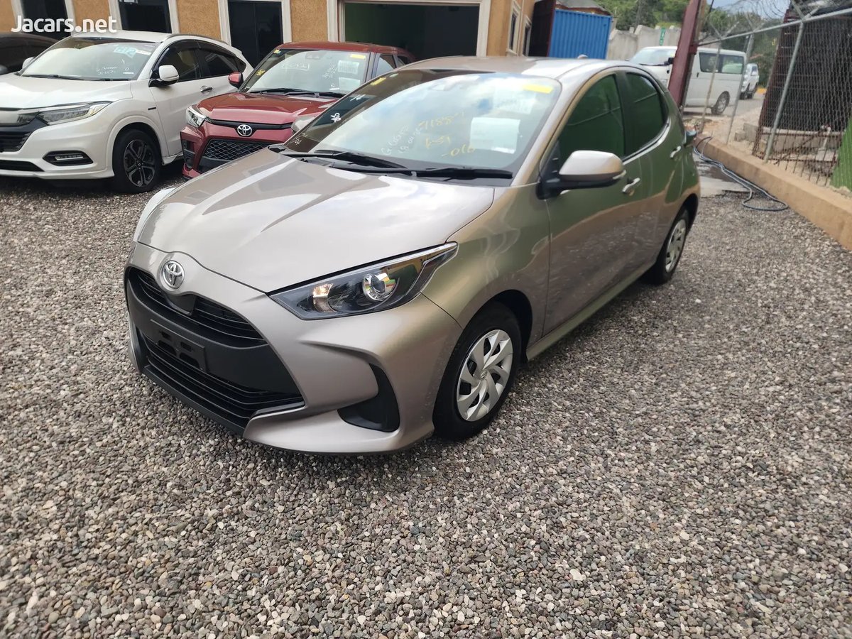 2022 TOYOTA Yaris