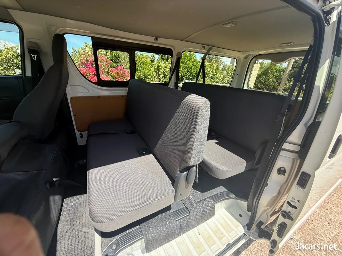 2019 TOYOTA hiace